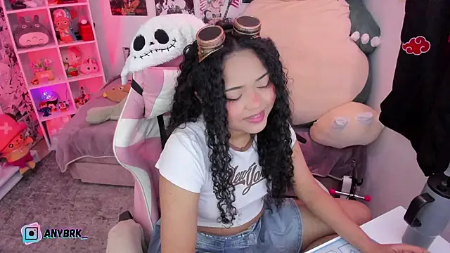 Snapshot of anyburkee chatting on 10/24/25, 11:56 anyburkee online show from 10/24/25, 11:56