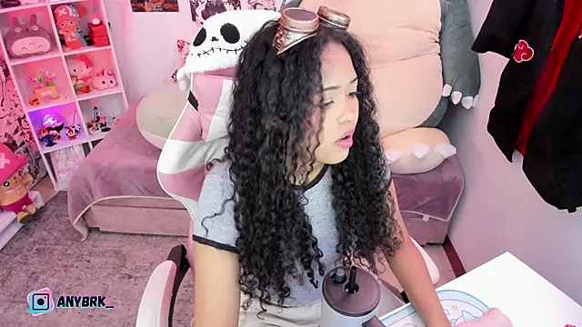 Snapshot of anyburkee chatting on 10/27/25, 03:54 anyburkee online show from 10/27/25, 03:54