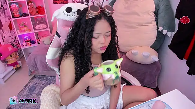 Snapshot of anyburkee chatting on 11/19/25, 02:00 anyburkee online show from 11/19/25, 02:00