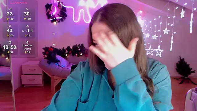 Snapshot of LizzyShine chatting on 12/24/24, 06:28 LizzyShine online show from 12/24/24, 06:28