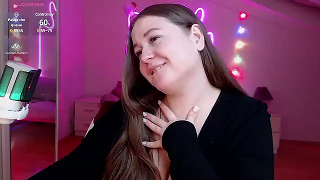 Snapshot of LizzyShine chatting on 02/19/25, 11:36 LizzyShine online show from 02/19/25, 11:36