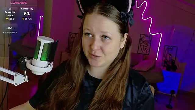 LizzyShine online show from 10/14/25, 04:08