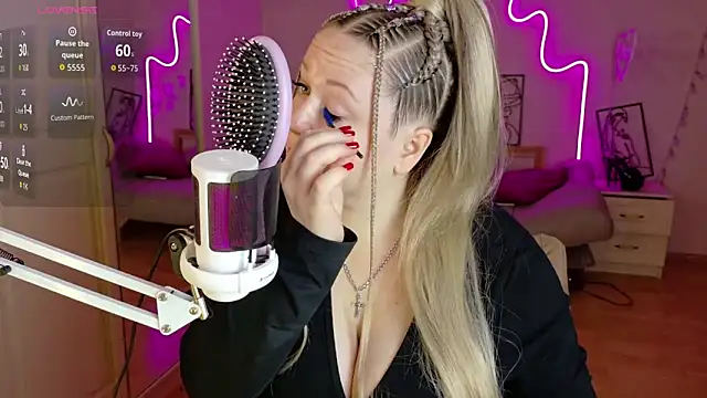 LizzyShine online show from 11/21/25, 05:00