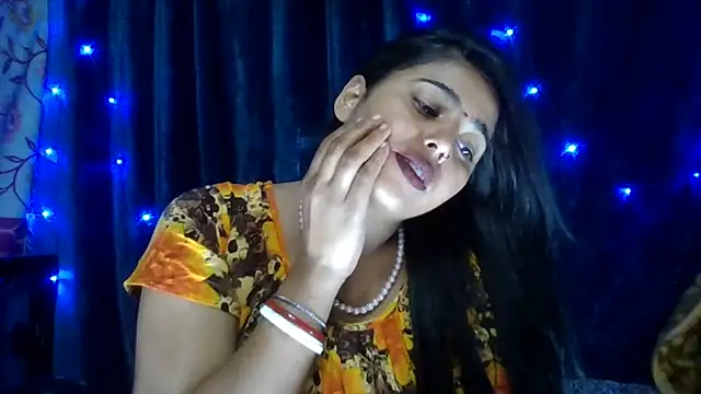 Snapshot of Sweet-Rani chatting on 03/08/25, 06:54 Sweet-Rani online show from 03/08/25, 06:54