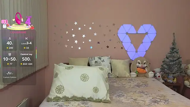 Snapshot of _Loves_ chatting on 11/10/25, 07:13 Loves online show from 11/10/25, 07:13