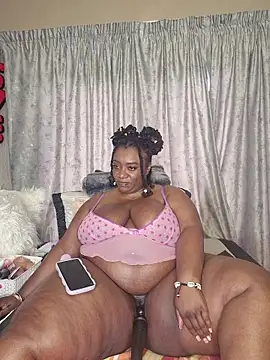 Snapshot of ThickianaRider chatting on 10/29/25, 10:17 ThickianaRider online show from 10/29/25, 10:17