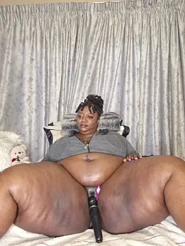 Snapshot of ThickianaRider chatting on 11/13/25, 03:27 ThickianaRider online show from 11/13/25, 03:27