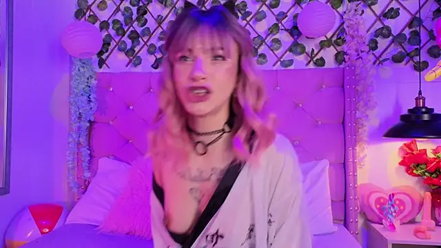 Snapshot of lauren_evans96 chatting on 11/11/25, 01:27 lauren evans96 online show from 11/11/25, 01:27