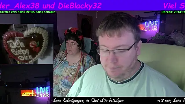 Snapshot of der_alex38 chatting on 10/12/25, 06:51 der alex38 online show from 10/12/25, 06:51