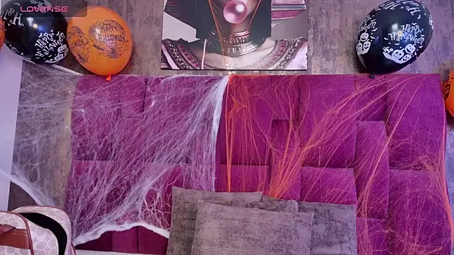 nicole  parker1 online show from 10/27/25, 07:07