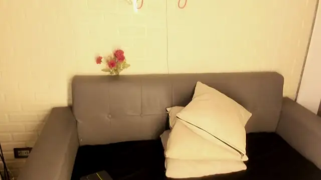 karina gomez 18 online show from 11/05/25, 11:32