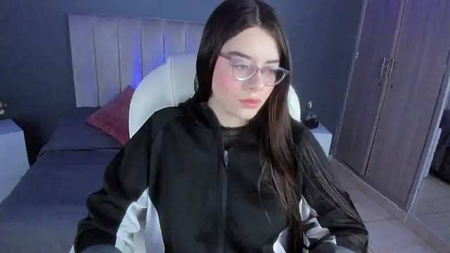 Snapshot of Charlotte_Olsen_ chatting on 02/06/25, 12:26 Charlotte Olsen online show from 02/06/25, 12:26