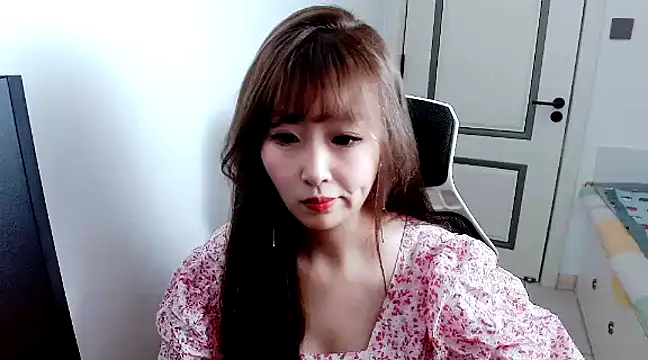 Snapshot of zhenzhen999 chatting on 12/12/24, 02:22 zhenzhen999 online show from 12/12/24, 02:22