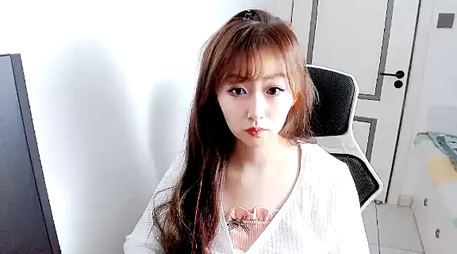 Snapshot of zhenzhen999 chatting on 12/27/24, 11:39 zhenzhen999 online show from 12/27/24, 11:39