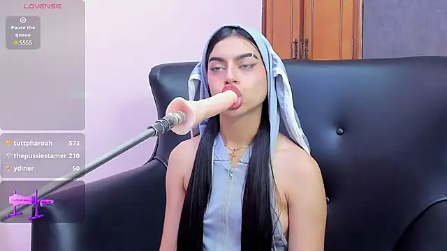 Snapshot of isabella_santos1 chatting on 02/20/25, 12:04 isabella santos1 online show from 02/20/25, 12:04