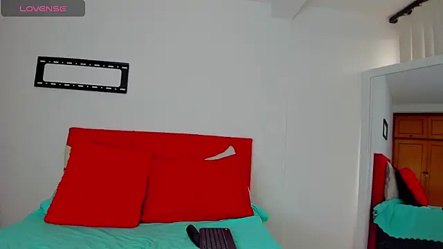 Snapshot of emagarcia chatting on 10/27/25, 01:59 emagarcia online show from 10/27/25, 01:59