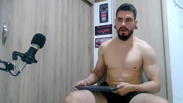 Aaron kwok28 online show from 11/11/25, 01:16