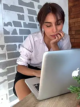 Snapshot of Katee_Jones chatting on 02/01/25, 09:51 Katee Jones online show from 02/01/25, 09:51
