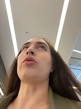 Snapshot of Holly_Play chatting on 10/07/25, 09:06 Holly Play online show from 10/07/25, 09:06