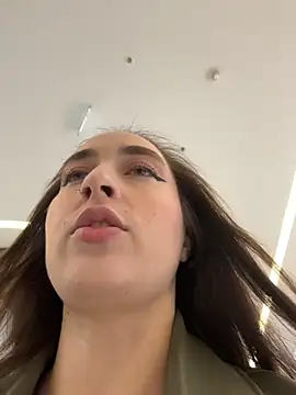 Snapshot of Holly_Play chatting on 10/09/25, 07:06 Holly Play online show from 10/09/25, 07:06