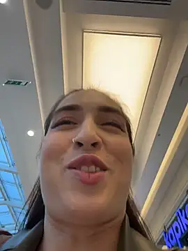 Snapshot of Holly_Play chatting on 10/16/25, 09:10 Holly Play online show from 10/16/25, 09:10