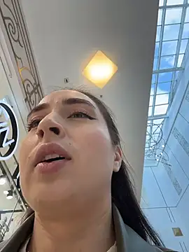 Snapshot of Holly_Play chatting on 10/18/25, 10:05 Holly Play online show from 10/18/25, 10:05