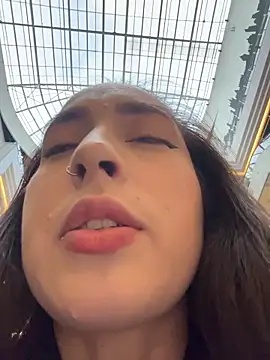 Snapshot of Holly_Play chatting on 10/20/25, 01:11 Holly Play online show from 10/20/25, 01:11