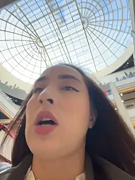 Snapshot of Holly_Play chatting on 10/21/25, 09:10 Holly Play online show from 10/21/25, 09:10