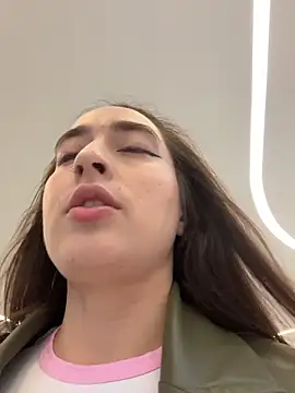 Snapshot of Holly_Play chatting on 11/04/25, 09:08 Holly Play online show from 11/04/25, 09:08