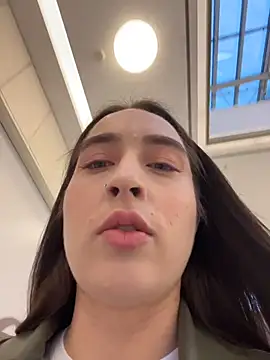 Snapshot of Holly_Play chatting on 11/07/25, 12:05 Holly Play online show from 11/07/25, 12:05