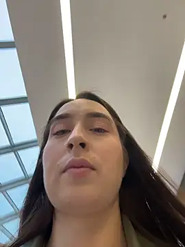 Snapshot of Holly_Play chatting on 11/13/25, 09:19 Holly Play online show from 11/13/25, 09:19