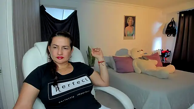 Snapshot of lucy_diiaz chatting on 12/03/25, 06:50 lucy diiaz online show from 12/03/25, 06:50