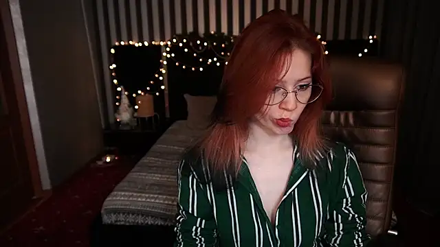 Snapshot of Sasha_Exclusive chatting on 01/10/25, 03:06 Sasha Exclusive online show from 01/10/25, 03:06