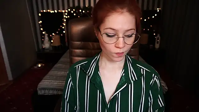 Snapshot of Sasha_Exclusive chatting on 01/10/25, 06:06 Sasha Exclusive online show from 01/10/25, 06:06