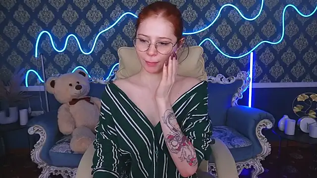 Snapshot of Sasha_Exclusive chatting on 09/22/25, 01:02 Sasha Exclusive online show from 09/22/25, 01:02