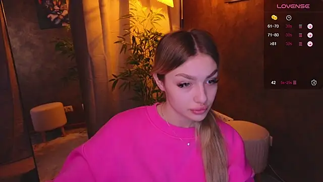 Snapshot of Ella_Milla chatting on 01/05/25, 05:30 Ella Milla online show from 01/05/25, 05:30