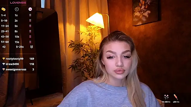 Snapshot of Ella_Milla chatting on 01/08/25, 08:49 Ella Milla online show from 01/08/25, 08:49