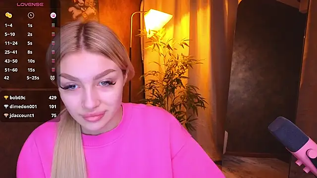 Snapshot of Ella_Milla chatting on 01/13/25, 05:33 Ella Milla online show from 01/13/25, 05:33