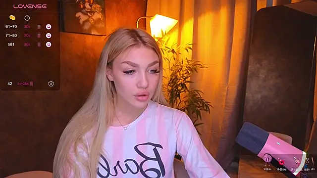 Snapshot of Ella_Milla chatting on 01/15/25, 09:56 Ella Milla online show from 01/15/25, 09:56