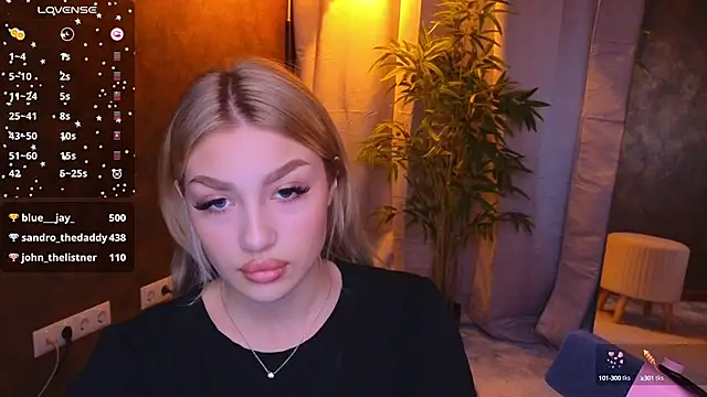 Snapshot of Ella_Milla chatting on 01/20/25, 08:41 Ella Milla online show from 01/20/25, 08:41