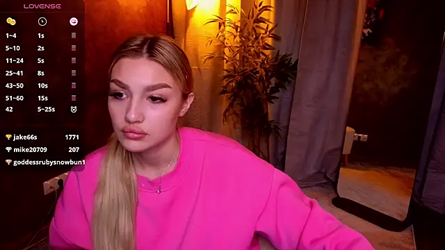 Snapshot of Ella_Milla chatting on 01/23/25, 11:48 Ella Milla online show from 01/23/25, 11:48