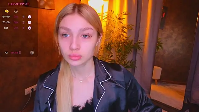 Snapshot of Ella_Milla chatting on 01/27/25, 05:47 Ella Milla online show from 01/27/25, 05:47