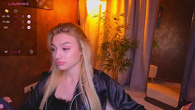 Snapshot of Ella_Milla chatting on 01/27/25, 12:26 Ella Milla online show from 01/27/25, 12:26