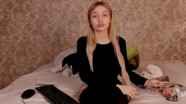 Snapshot of Ella_Milla chatting on 03/11/25, 07:15 Ella Milla online show from 03/11/25, 07:15