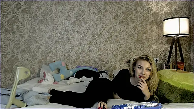Snapshot of Ella_Milla chatting on 09/09/25, 09:36 Ella Milla online show from 09/09/25, 09:36
