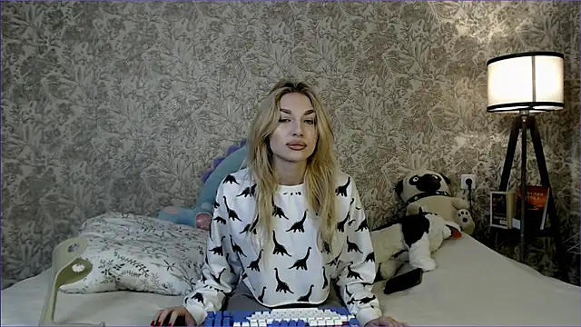 Snapshot of Ella_Milla chatting on 09/15/25, 02:06 Ella Milla online show from 09/15/25, 02:06