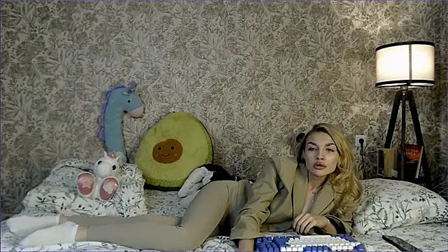 Snapshot of Ella_Milla chatting on 09/24/25, 11:57 Ella Milla online show from 09/24/25, 11:57