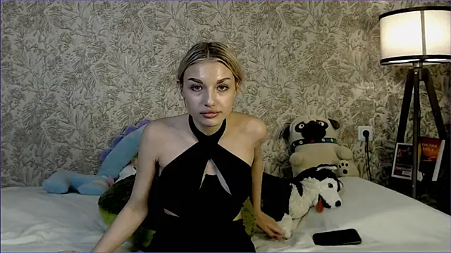 Snapshot of Ella_Milla chatting on 11/10/25, 10:31 Ella Milla online show from 11/10/25, 10:31