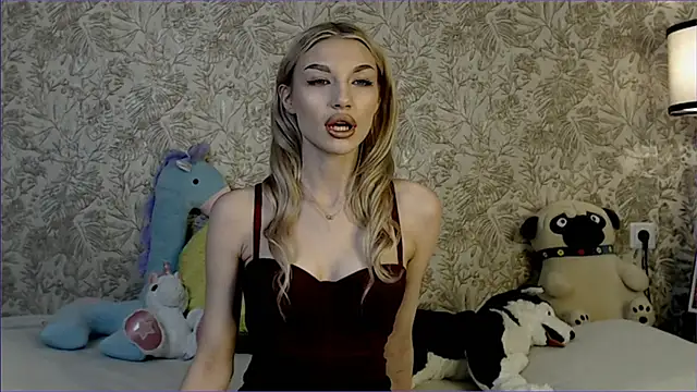 Snapshot of Ella_Milla chatting on 11/12/25, 10:48 Ella Milla online show from 11/12/25, 10:48