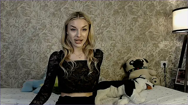 Snapshot of Ella_Milla chatting on 11/16/25, 10:32 Ella Milla online show from 11/16/25, 10:32